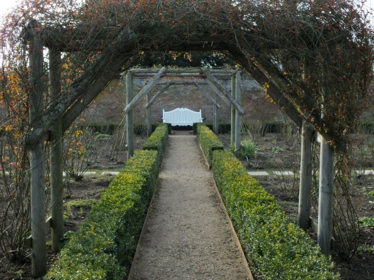 535550_513893358649615_1846004094_n