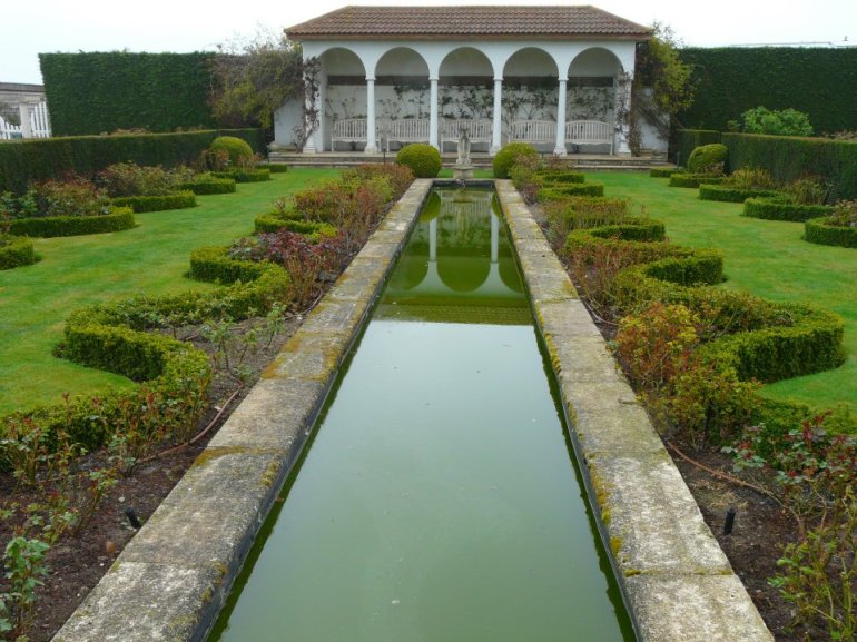 548650_363081990397420_586090585_n