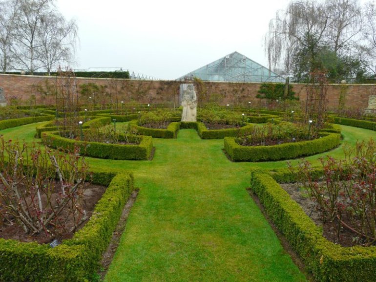 306497_363081633730789_55287021_n