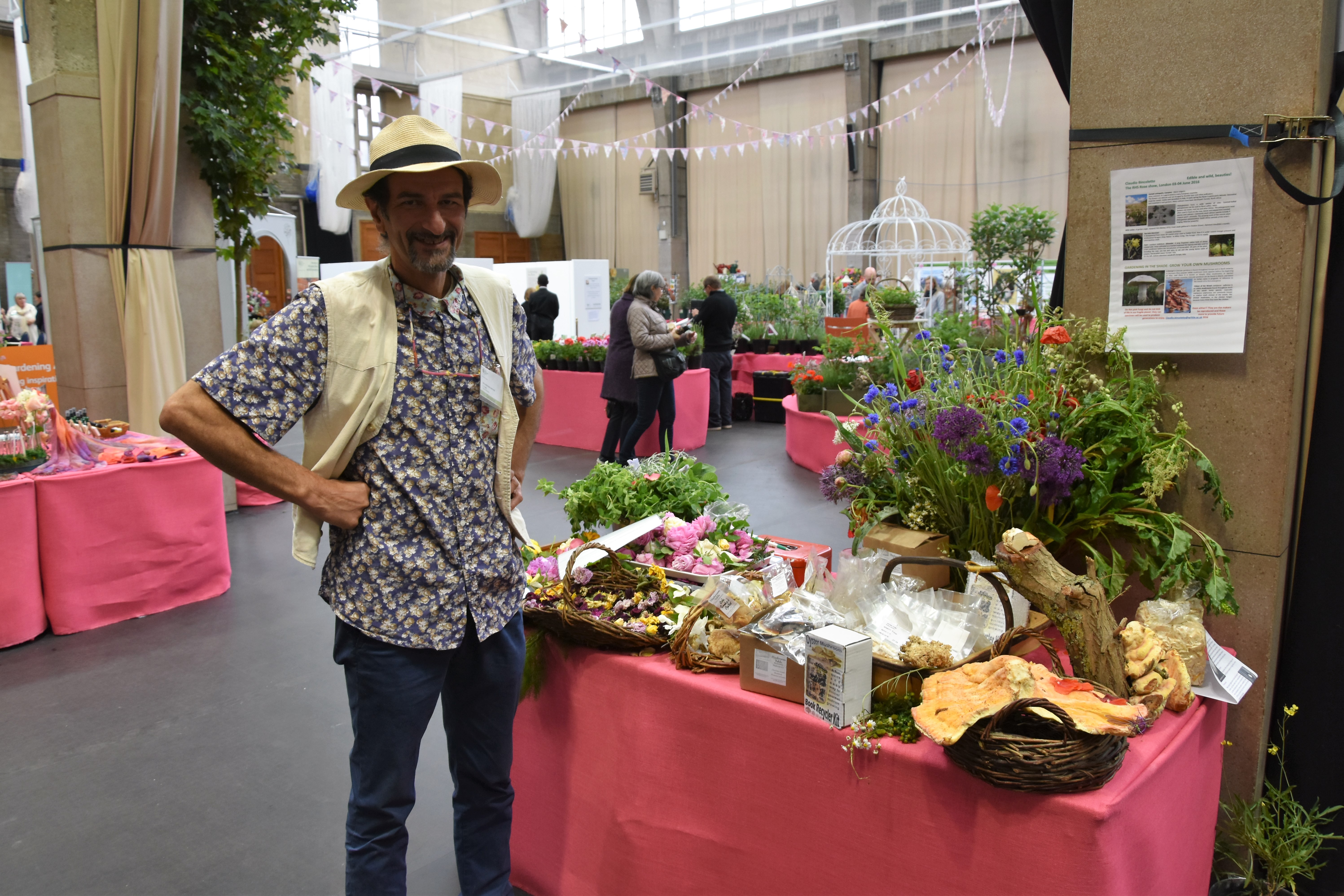 A day at the RHS London Rose Show – full & fragrant with five excellent ...